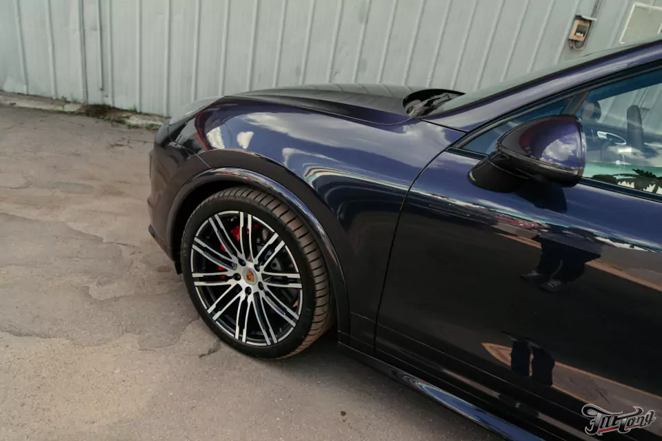 Частичный пошив салона Porsche Cayenne в кожу, полировка и керамика кузова